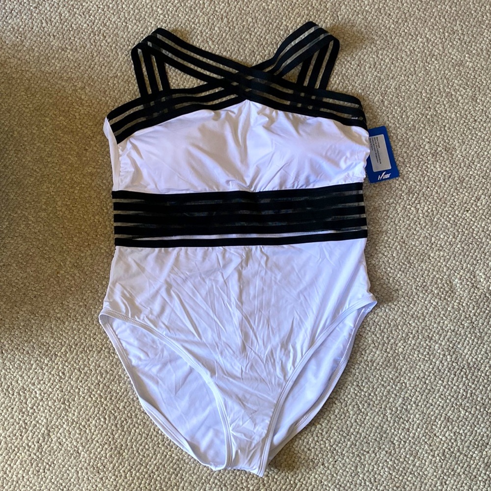 Hilor One-piece Swimsuit: Women’s XXL/16